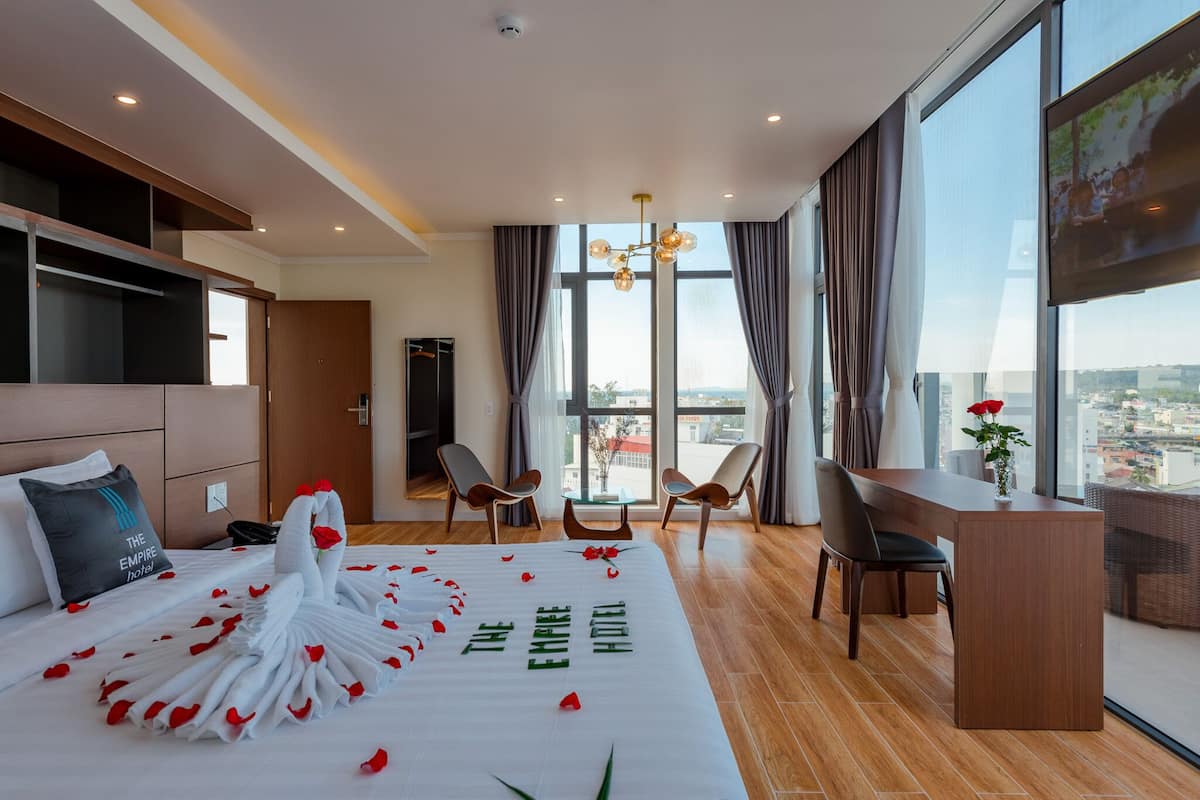 Executive Double Room, Sea View | Minibar, desk, free WiFi