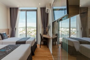 Minibar, desk, WiFi (free) - The Empire Hotel (Phu Quoc)