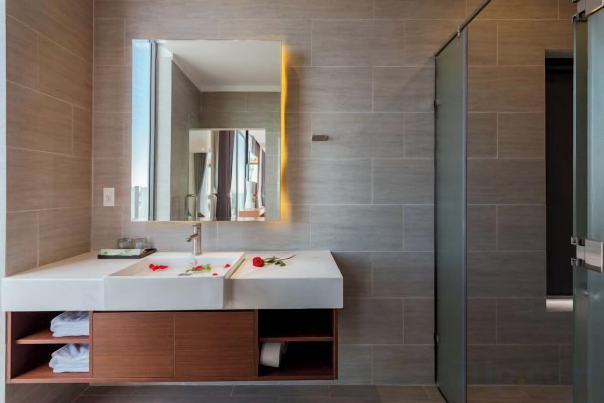 Bathroom | Shower, rainfall showerhead, free toiletries, hair dryer