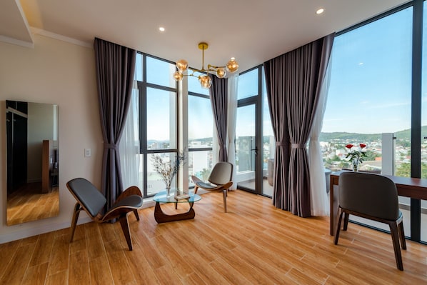 Executive Double Room, Sea View | Minibar, desk, free WiFi