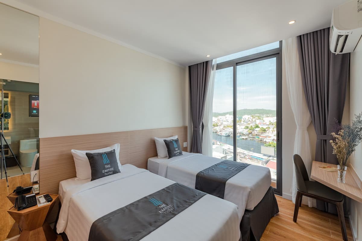 Minibar, desk, free WiFi