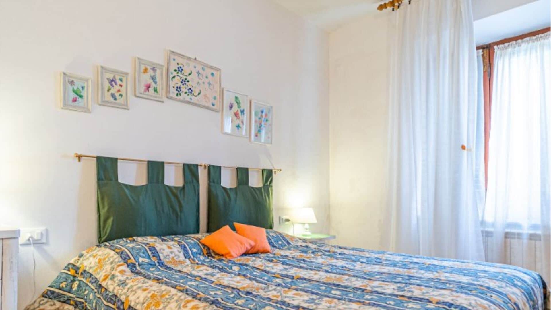 1 quarto, ferros/tábuas de passar roupa