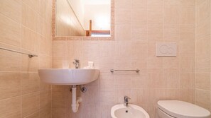 Shower, towels