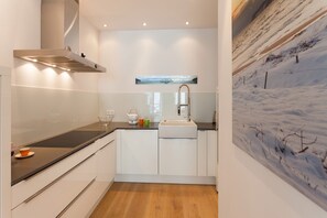 Kühlschrank, Ofen, Geschirrspüler, Wasserkocher