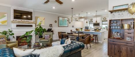 Smart TV, fireplace