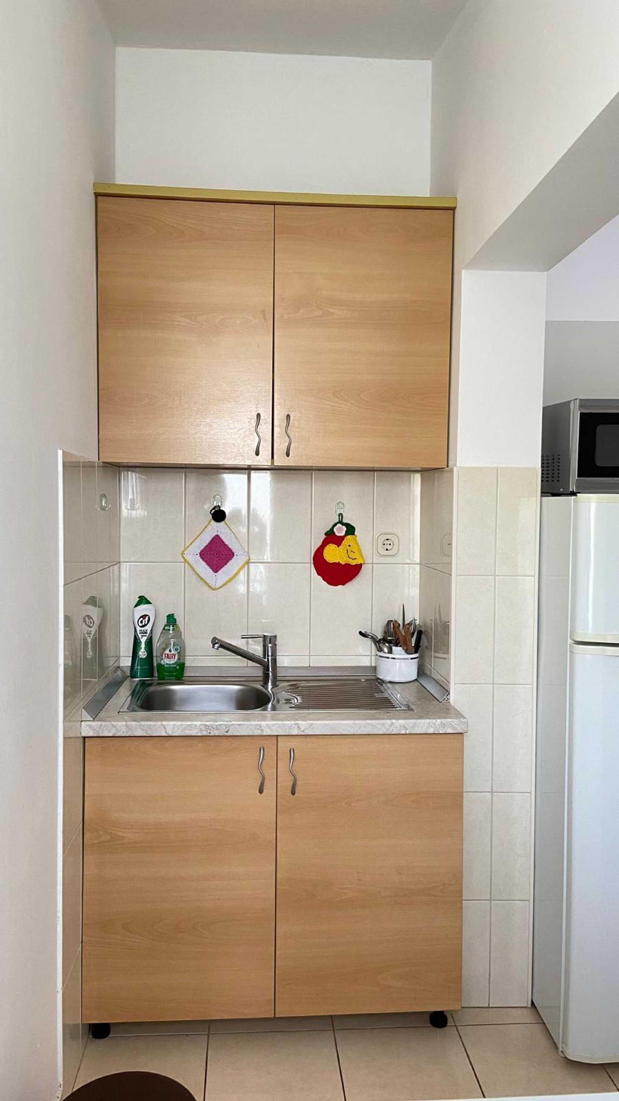 Studio (Studio Apartment with Balcony) | Private kitchen | Fridge