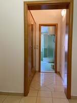 开间 (Studio Apartment with Balcony) |  住宿内部