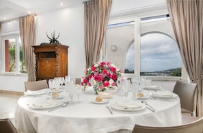 Dining - Villa Daniela with Swimming pool, Wellness Area, Garden and Sea View (Sorrento)