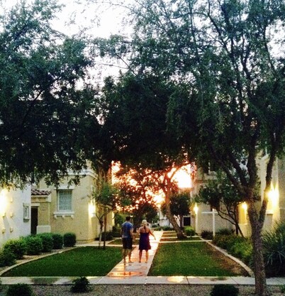 Beautiful centrally located townhome in The Gardens, Gilbert
