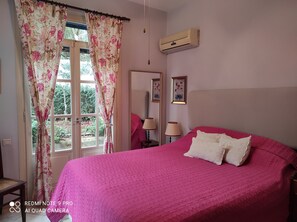 4 quartos, ferros/tábuas de passar roupa, berço de viagem