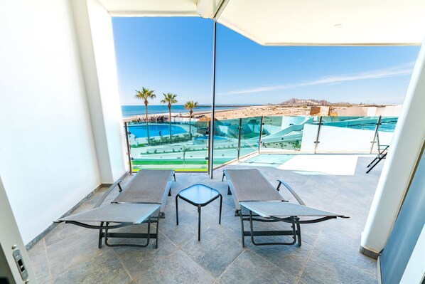 Outdoor dining - Esmeralda Beach Resort 2 Bedrooms Condo B 203 (Puerto Peñasco)