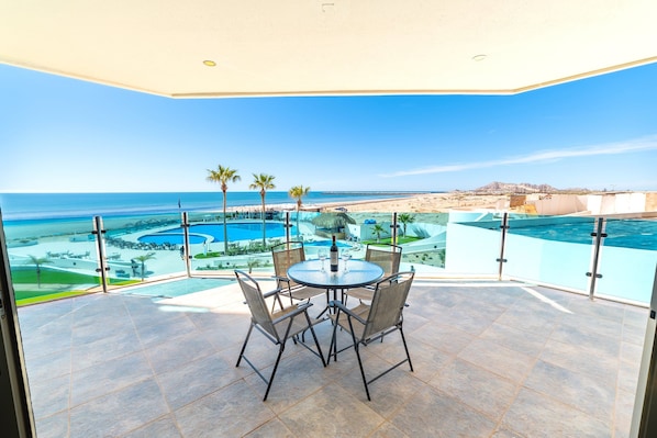 Outdoor dining - Esmeralda Beach Resort 2 Bedrooms Condo B 203 (Puerto Peñasco)