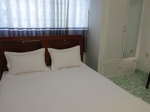 Double Room | Desk, free WiFi, bed sheets - Truc Linh Hotel (Can Tho)