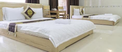 Habitación familiar | Escritorio, wifi gratis y ropa de cama