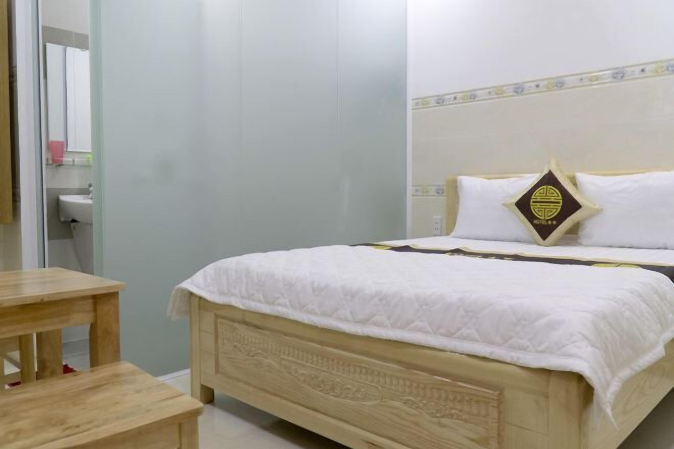 書桌、免費 Wi-Fi、床單