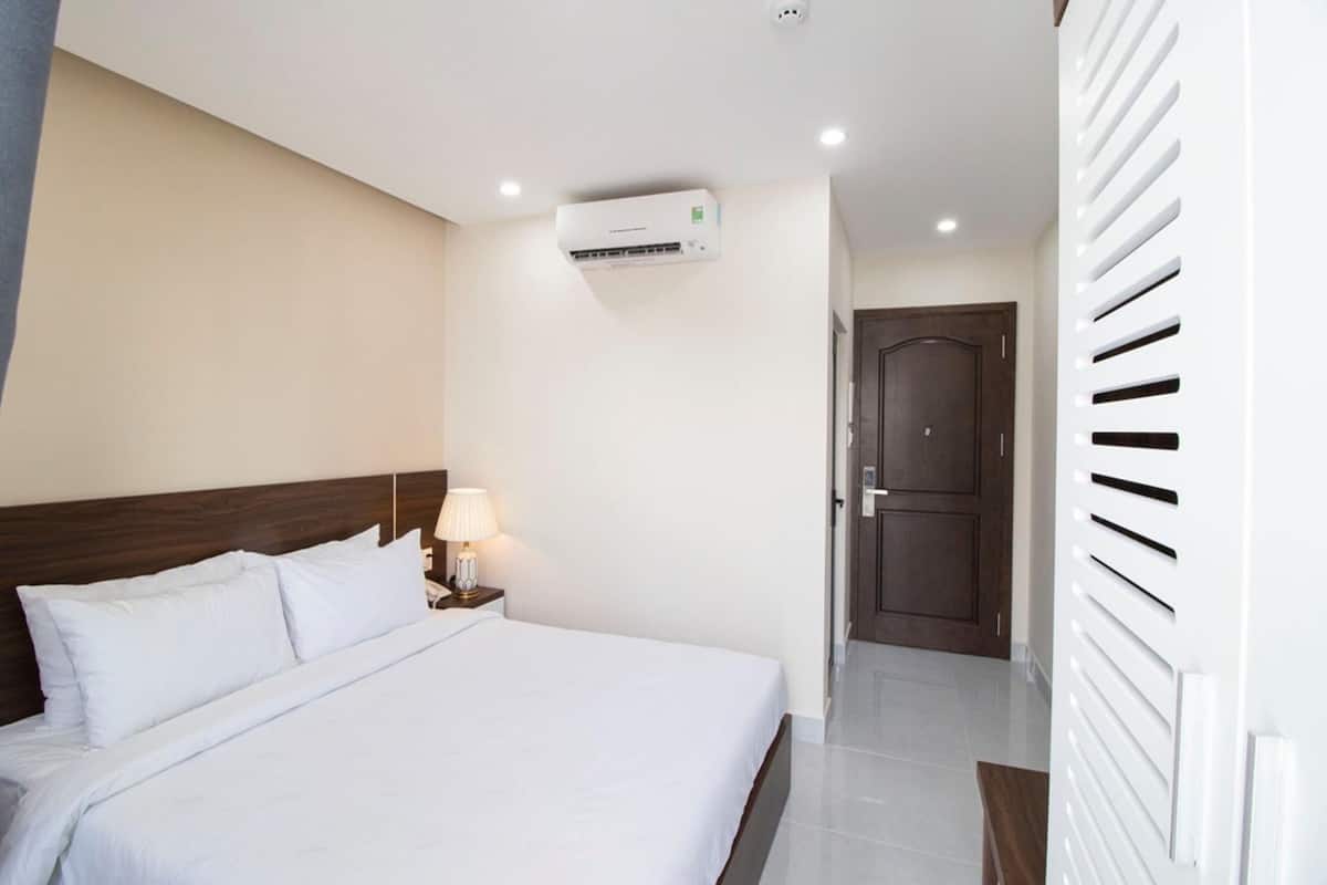 Minibar, desk, free WiFi, bed sheets