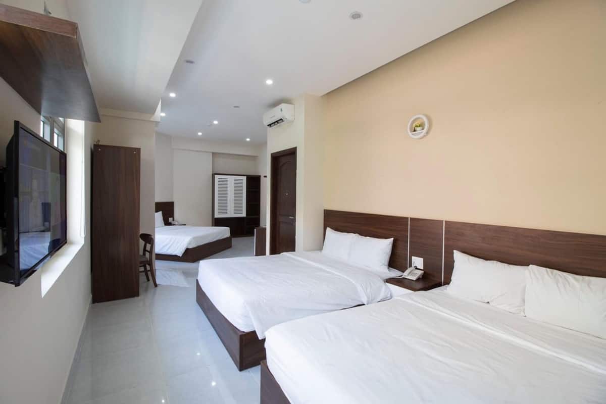 Family Room, Balcony | Minibar, desk, free WiFi, bed sheets