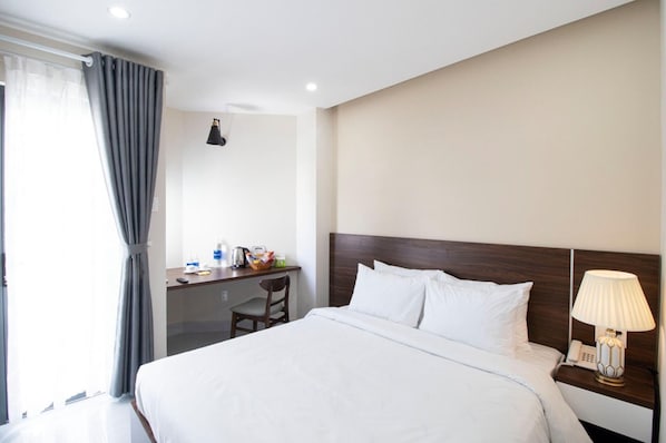 Deluxe Double Room, Balcony | Minibar, desk, free WiFi, bed sheets
