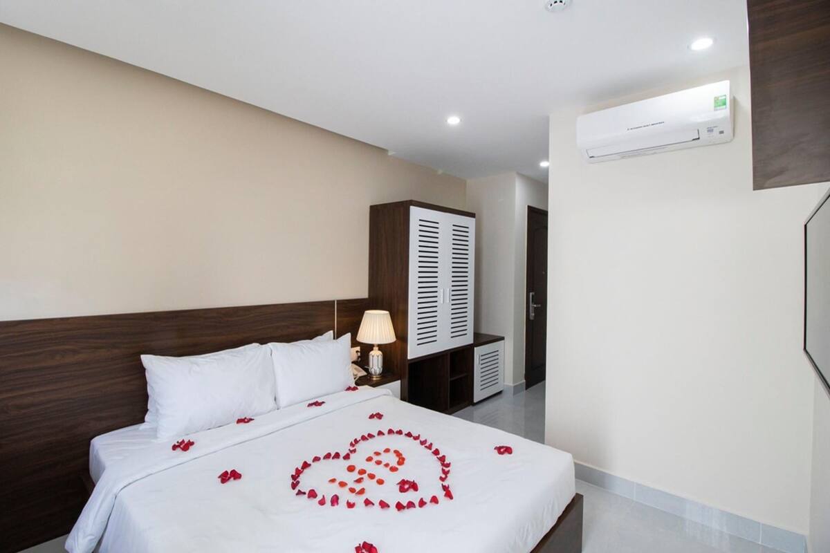 Deluxe Double Room, Balcony | Minibar, desk, free WiFi, bed sheets