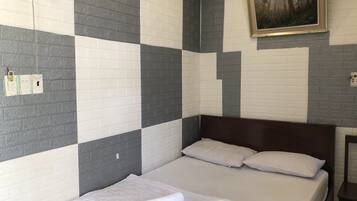 Double Room | Desk, iron/ironing board, free WiFi, bed sheets