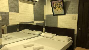 Double Room | Desk, iron/ironing board, free WiFi, bed sheets
