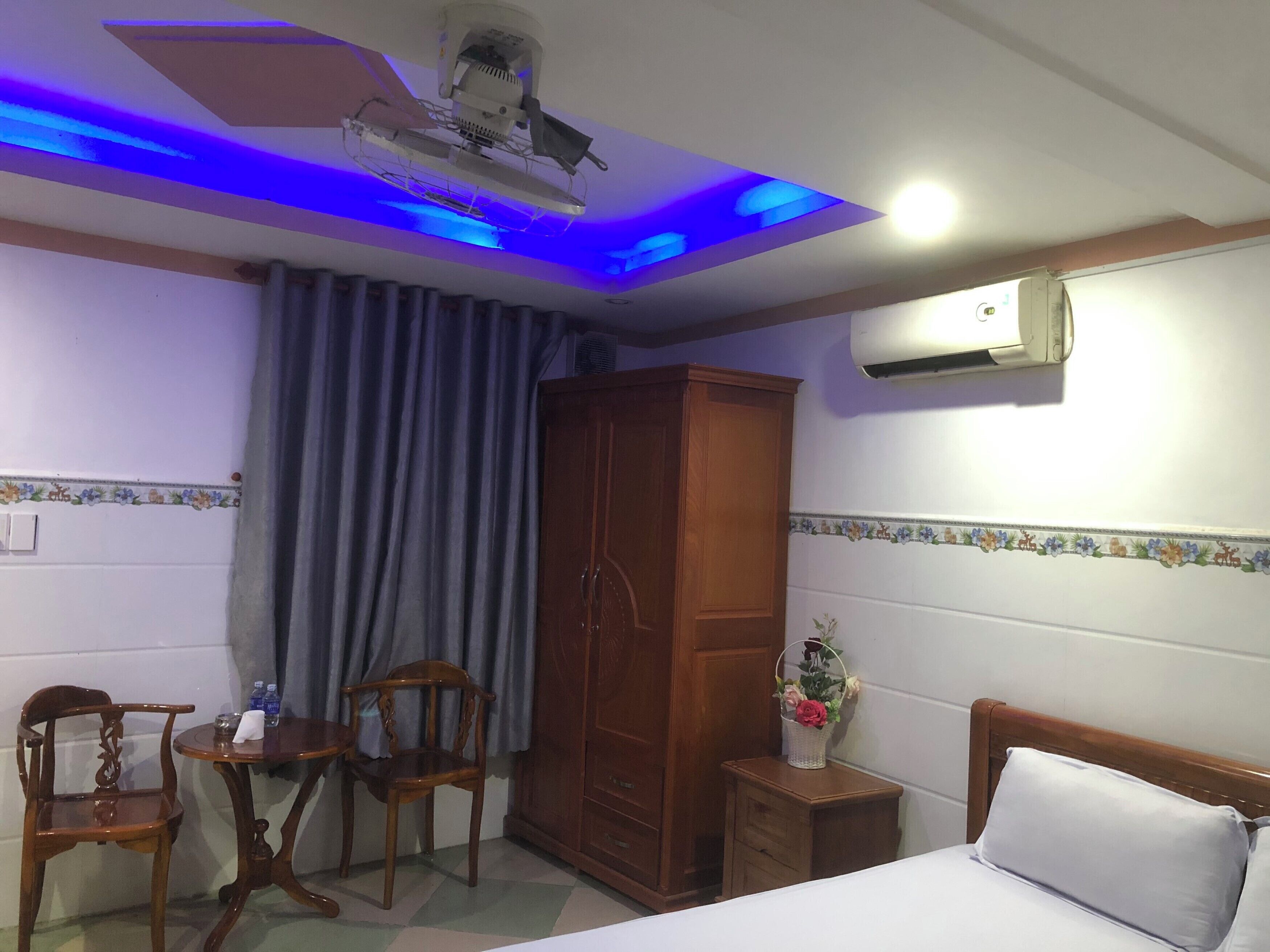 Escrivaninha, Wi-Fi de cortesia, roupa de cama