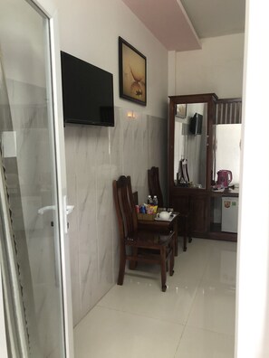 Free WiFi, bed sheets - Duc Linh Hotel (Phu Quoc)