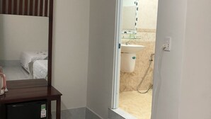 واي فاي مجانًا وملاءات أسرّة