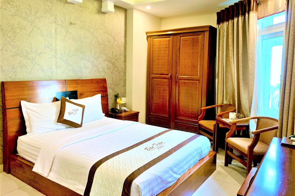 Superior Room | Desk, iron/ironing board, free WiFi, bed sheets
