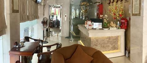 Coin salon dans le hall