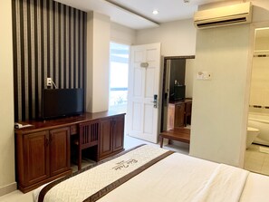 Quarto triplo | Escrivaninha, ferros/tábuas de passar roupa, Wi-Fi de cortesia