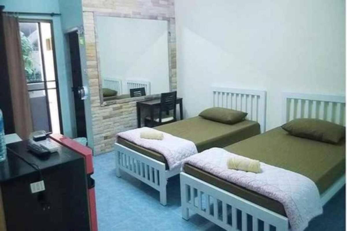 Desk, WiFi (free), bed sheets