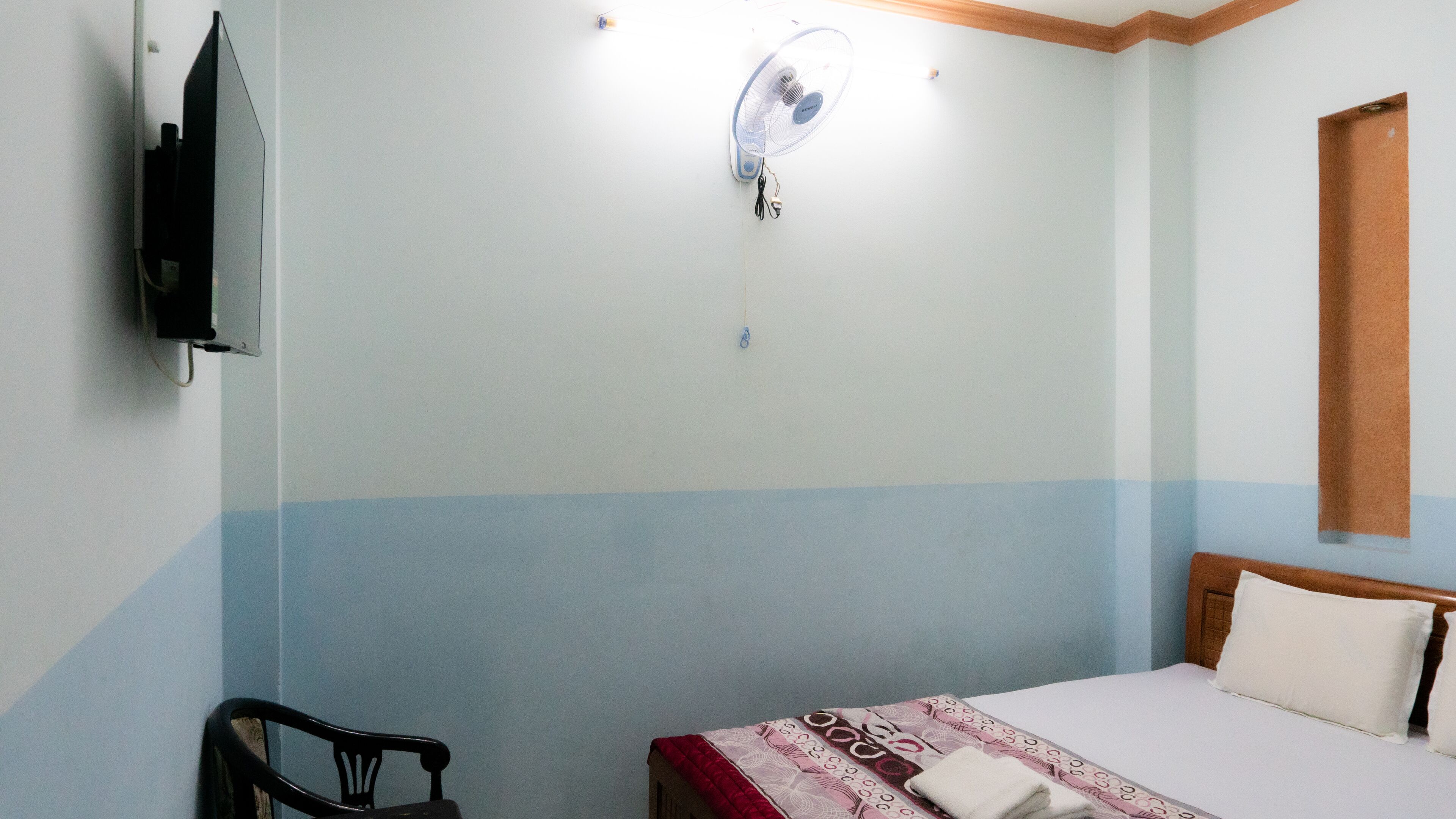 Desk, iron/ironing board (on request), free WiFi, bed sheets