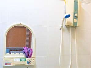 Firemannsrom | Bad | Dusj, toalettartikler (inkludert), hårføner og tøfler