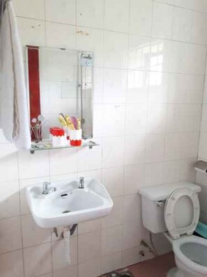 Bathroom - Duong Sat Hotel (Lam Vien - Da Lat)