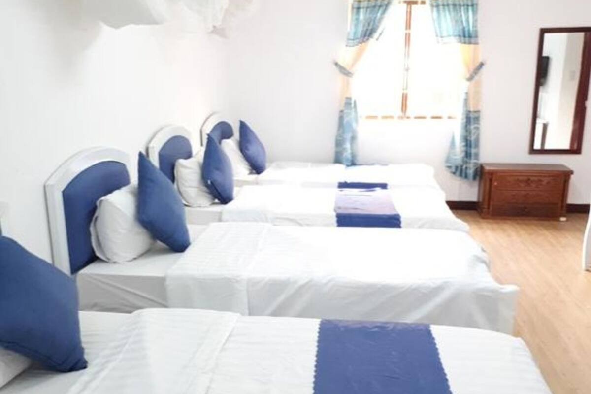 Desk, free WiFi, bed sheets