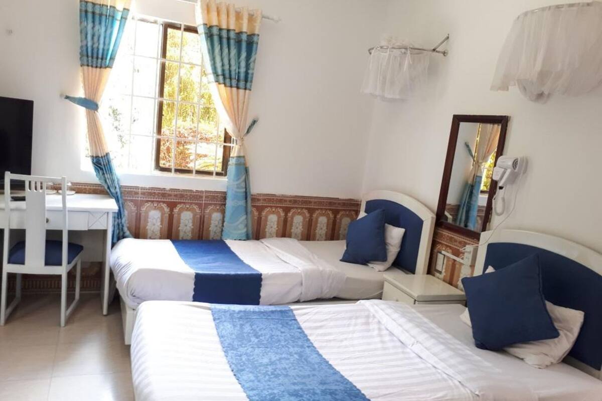 Superior Twin Room | Desk, WiFi (free), bed sheets