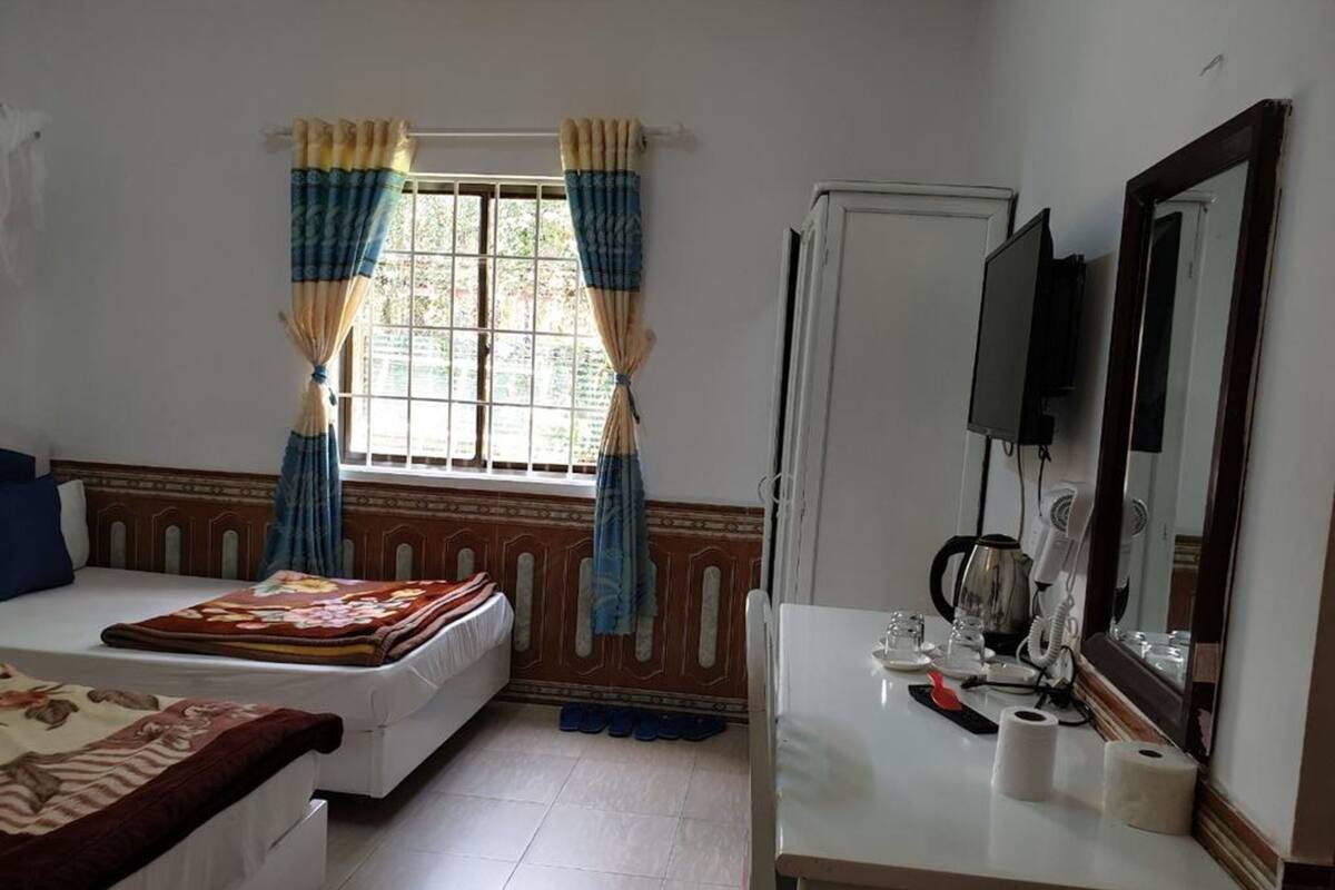 Desk, free WiFi, bed sheets