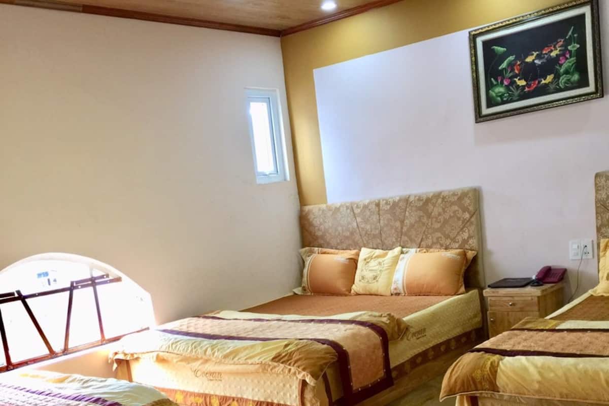 Superior Family Room | Desk, free WiFi, bed sheets