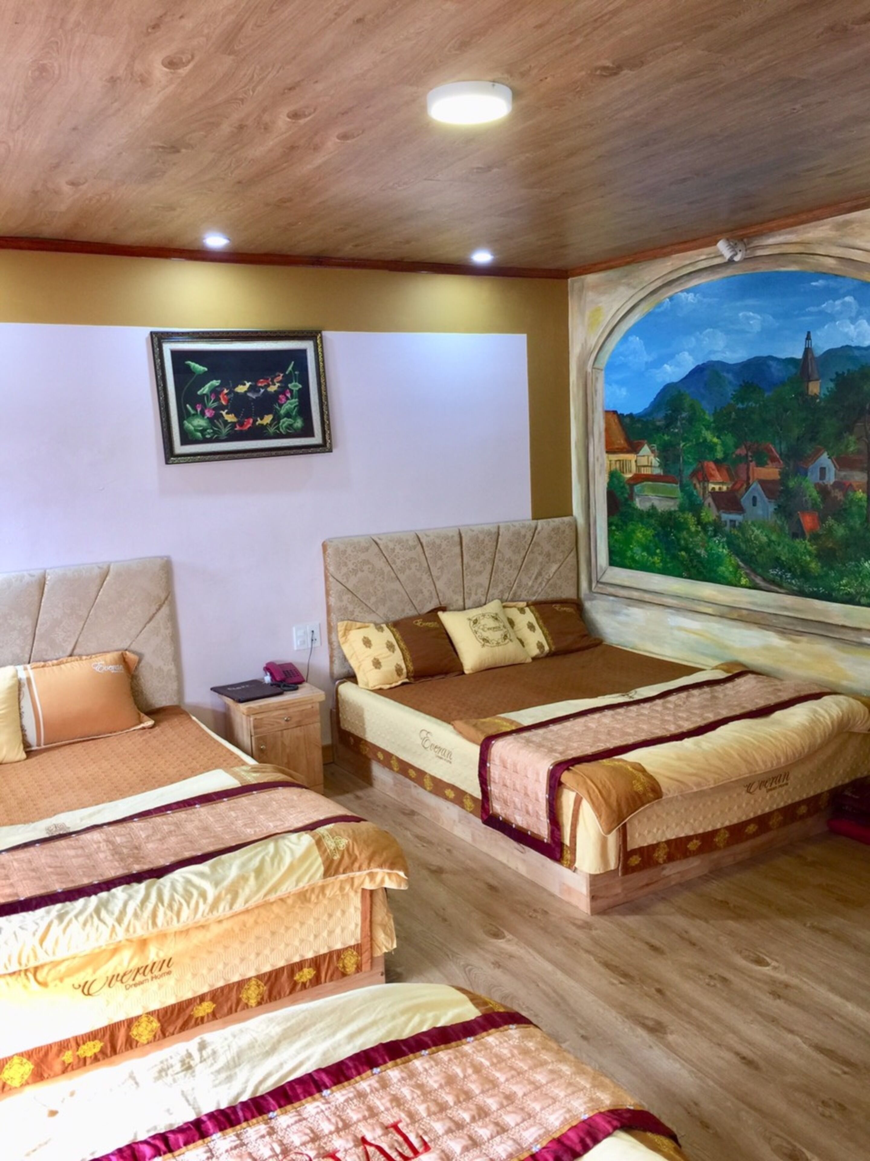 Superior Family Room | Desk, free WiFi, bed sheets