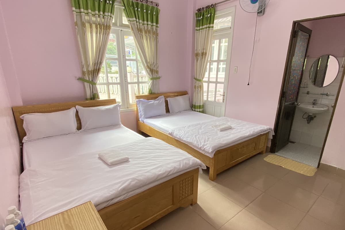 Family Room | Desk, iron/ironing board, free WiFi, bed sheets