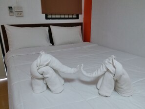 Room, 1 King Bed | Free WiFi, bed sheets - Chang Hostel Suvarnabhumi (Bangkok)