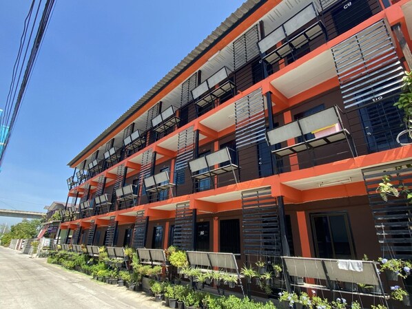 Exterior - Chang Hostel Suvarnabhumi (Bangkok)