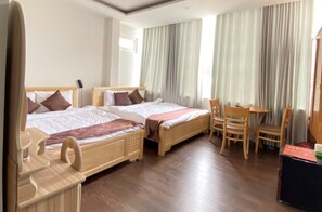 Superior Quadruple Room | Minibar, desk, free WiFi, bed sheets - Minh Phu Hotel (Da Lat)