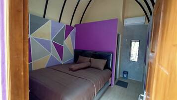 Bungalow with Breakfast | 1 bedroom, desk, free WiFi, bed sheets