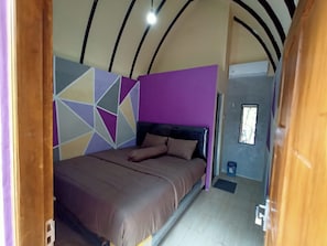 Bungalow with Breakfast | 1 bedroom, desk, free WiFi, bed sheets