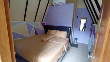 Bungalow with Breakfast | 1 bedroom, desk, free WiFi, bed sheets