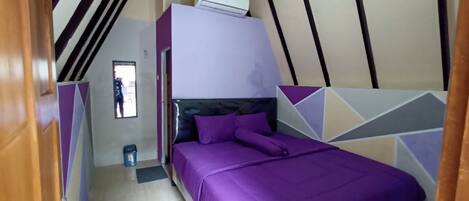 Bungalow with Breakfast | 1 bedroom, desk, free WiFi, bed sheets