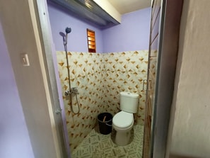 Bungalow with Breakfast | Bathroom | Shower - Bungalow Ungu Kebumen (Kebumen)
