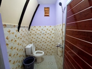 Bungalow with Breakfast | Bathroom | Shower